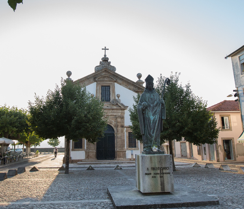 Estátua de São Teotónio 