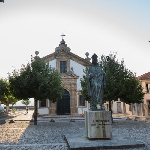 Estátua de São Teotónio