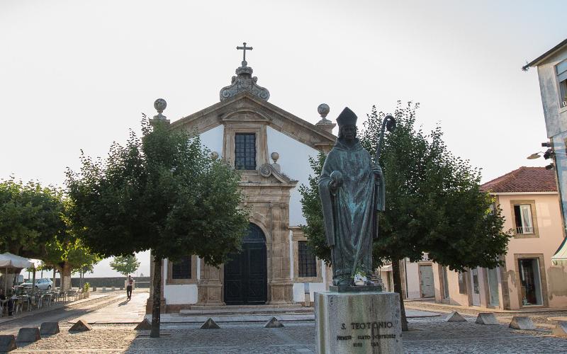 Estátua de São Teotónio 